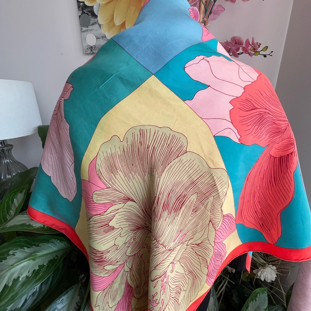 Hermès Stole Etude Pour Un Iris-Arc En Ciel silk scarf. - Picture 5 of 16